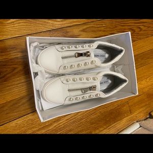 Brand new Steve Madden pearl zippered sneakers